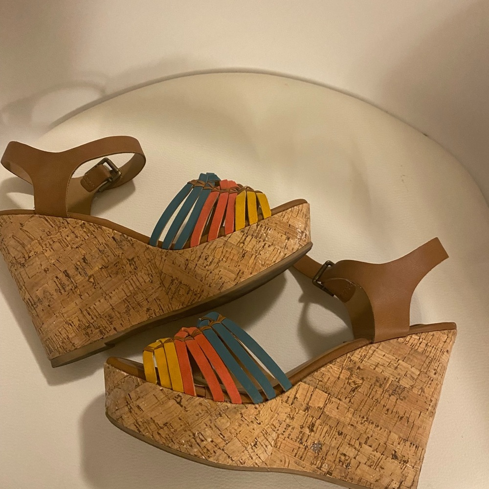 Colorful wedges - Picture 3 of 5